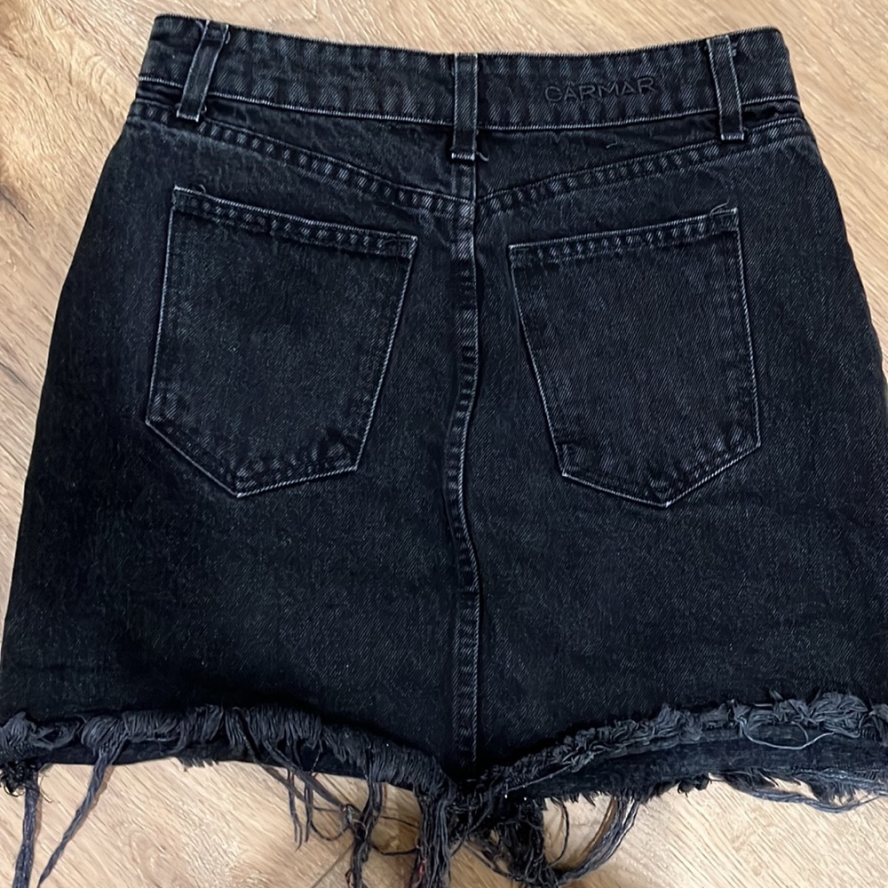 ❤️ LF Carmar Womens size 27 embroidered denim skirt EUC MSRP:$244 - Picture 6 of 9